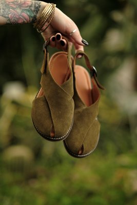 Жіночі шкіряні босоніжки Tropics Tropics фото