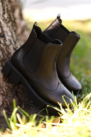 Жіночі шкіряні челсі чорного кольору Black brogues 21450-3411 фото